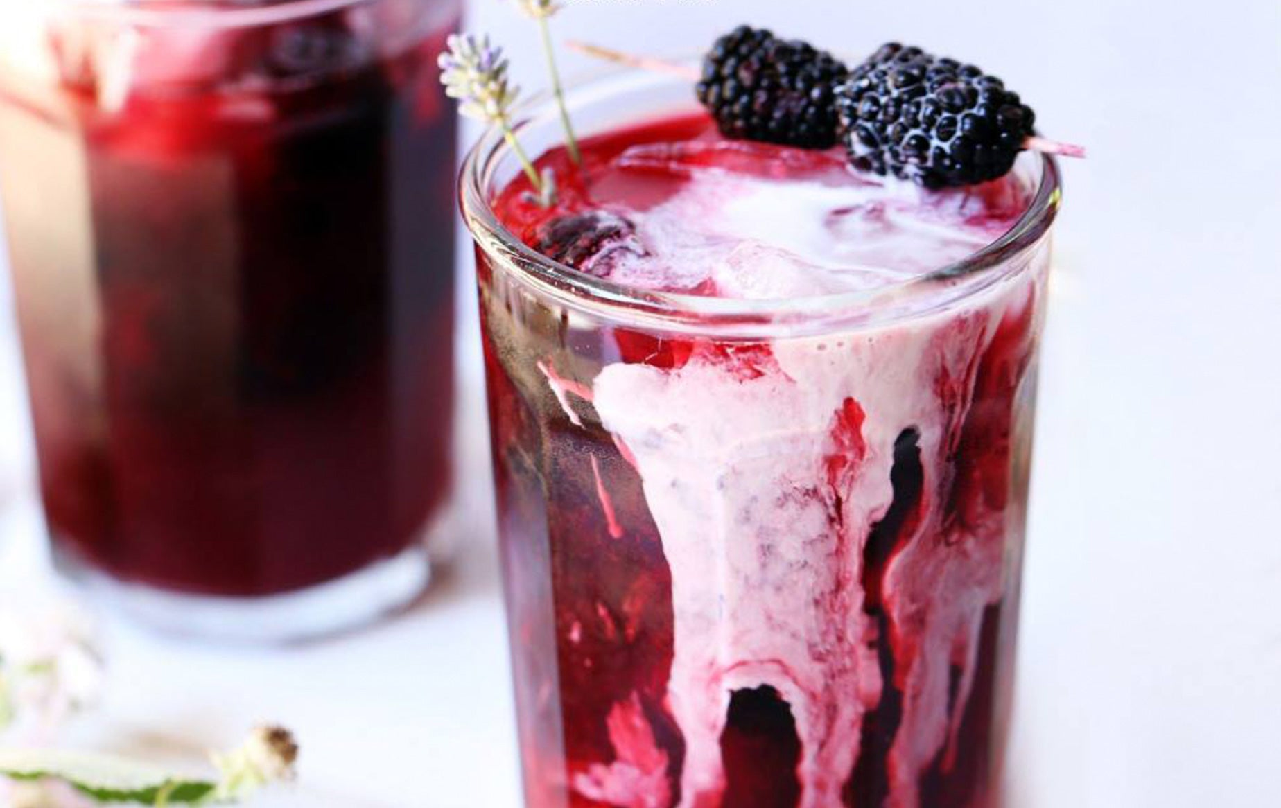 Receta: Latte Helado de Blackberry